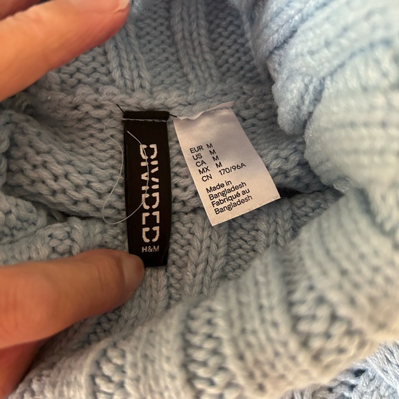 H&M light blue turtleneck sweater vest, size M - Picture 4 of 5